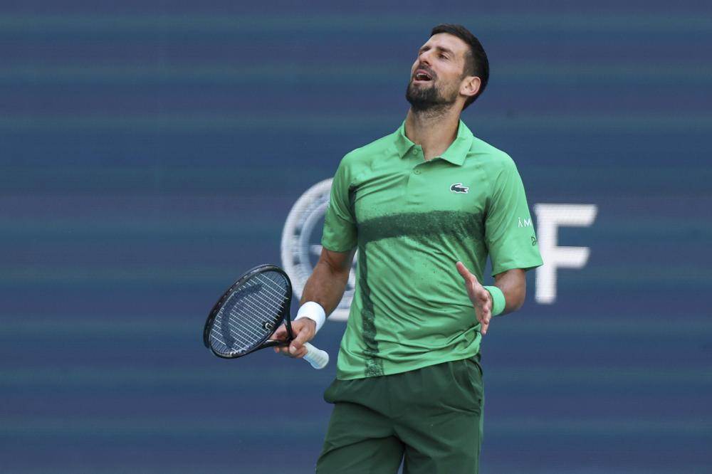 西甲争冠又乱了！3队只差1分，皇马追平巴萨，马竞“踩刹车”.