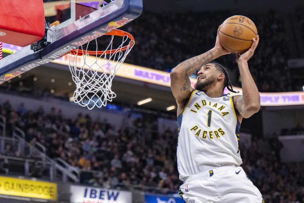 詹姆斯转发了一则土耳其谚语：当一个小丑进入宫殿时，他不会成为一位国王，而是宫殿变成了一个马戏团.